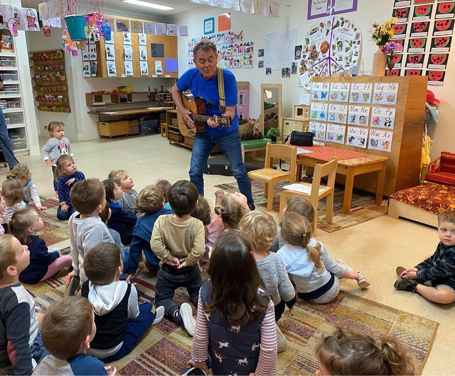 What a wonderful morning we have singing 🎤 with @petercombemusic 
All of the children and staff had a wonderful time listening to their favourite songs 💙 
. 
#music #singing #petercombe #guitar #washyourfacewithorangejuice 
#childcare #earlylearning #goldcoastchildcare #community #nationalqualitystandards #nationalqualityframework #aheadstartcentres
